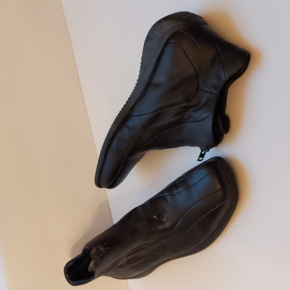 Ecco Shoes Ecco Front Zipper Leather Short Bootssz 7 Poshmark